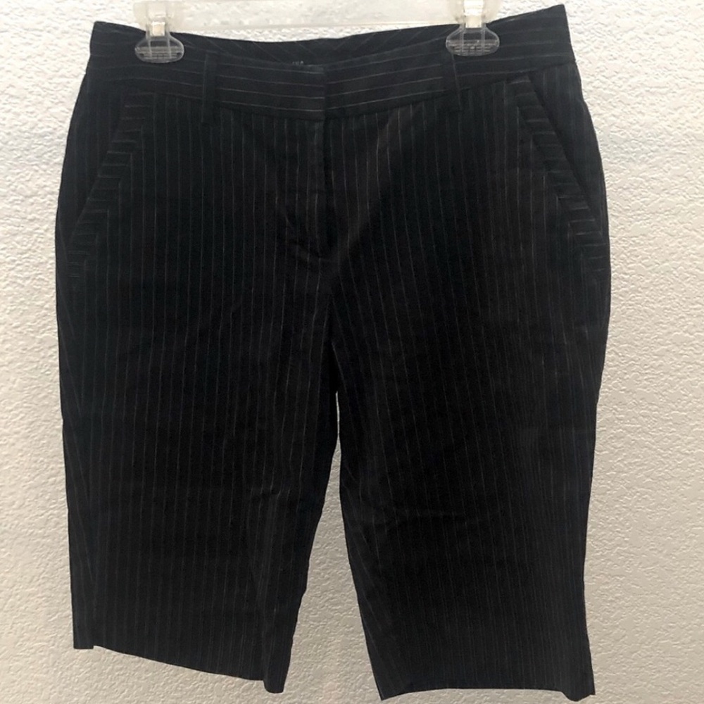 I.N.C International Concepts Pinstripe Bermuda Shorts. Black, Size 8